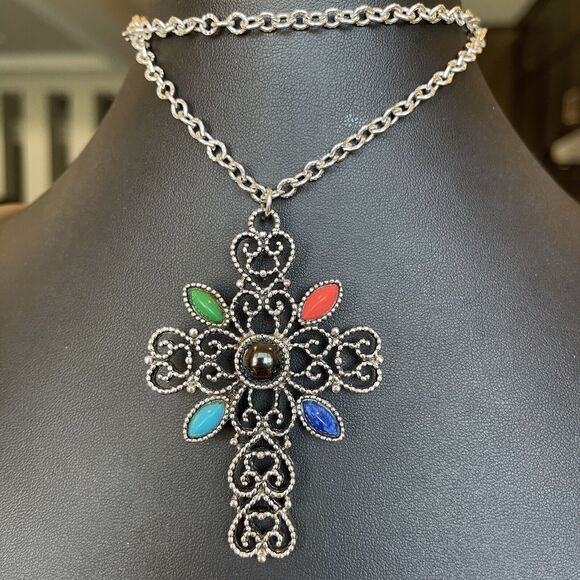 Vintage AVON 1972 ‘Romanesque’ Cross Pendant 24" Necklace Filigree Open Work - Picture 1 of 5